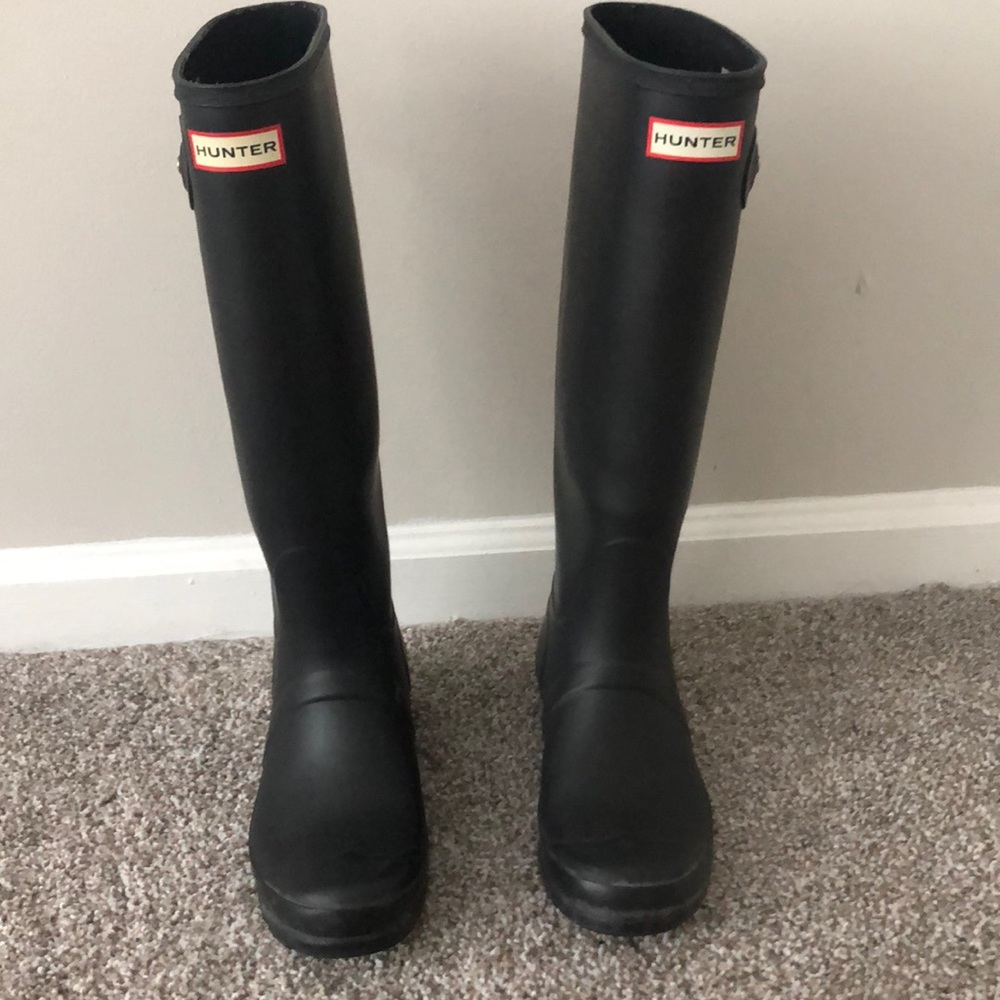 Size 8 Black Matte Hunter Tall Rain Boot